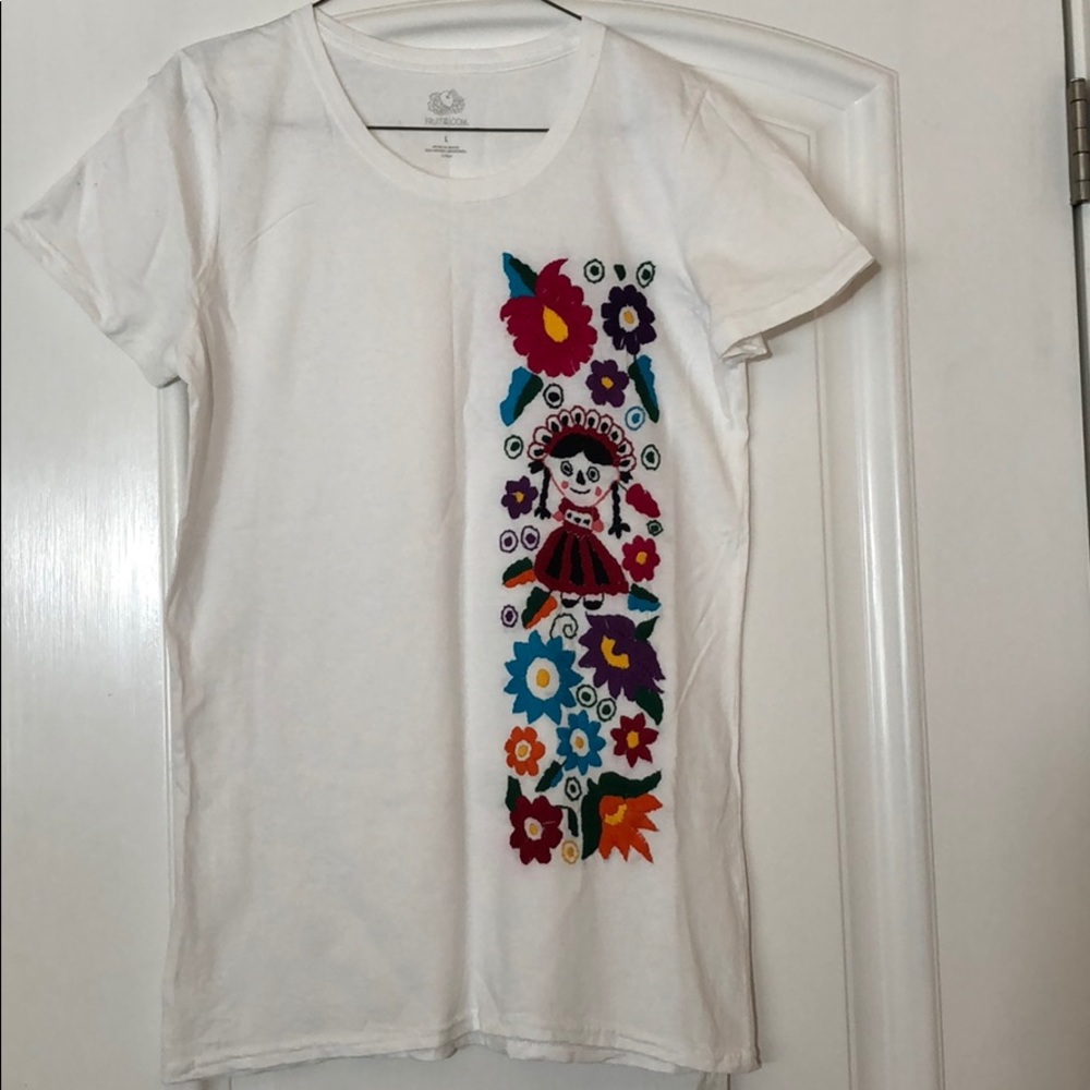 NWOT Mexican hand embroidered tee shirt,
